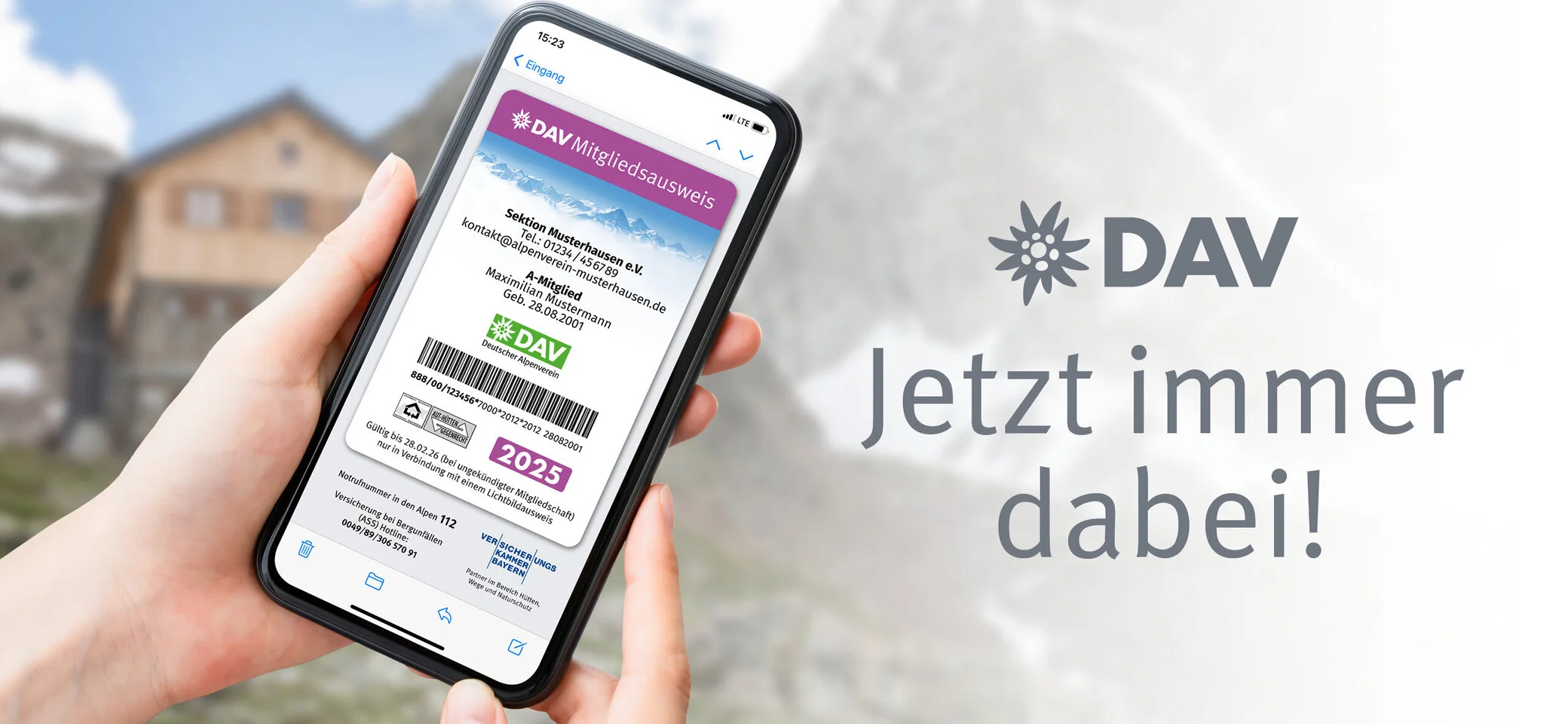 Ein Smartphone mit dem digitalen Mitgliedsausweis im Display | © DAV